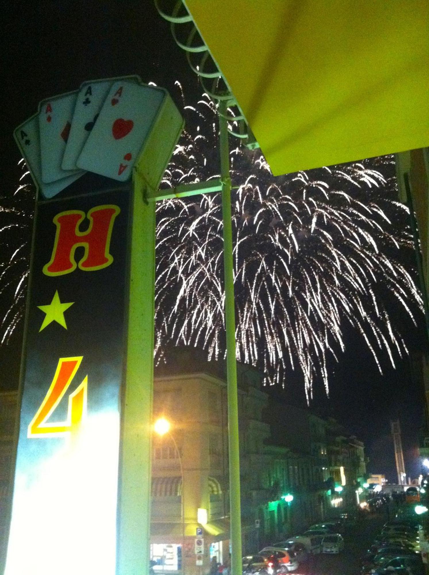 Hotel I 4 Assi เวียเรจโจ ภายนอก รูปภาพ